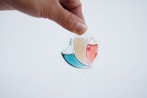 Un buon prezzo. Capsule liquide per il bucato profumato di fiori di ciliegio Eliminatore di macchie di trifoglio Eliminatore di acari Perfume in linea